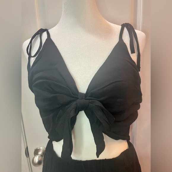 Black Knot Front High Waist Romper. Size L. - Picture 3 of 6